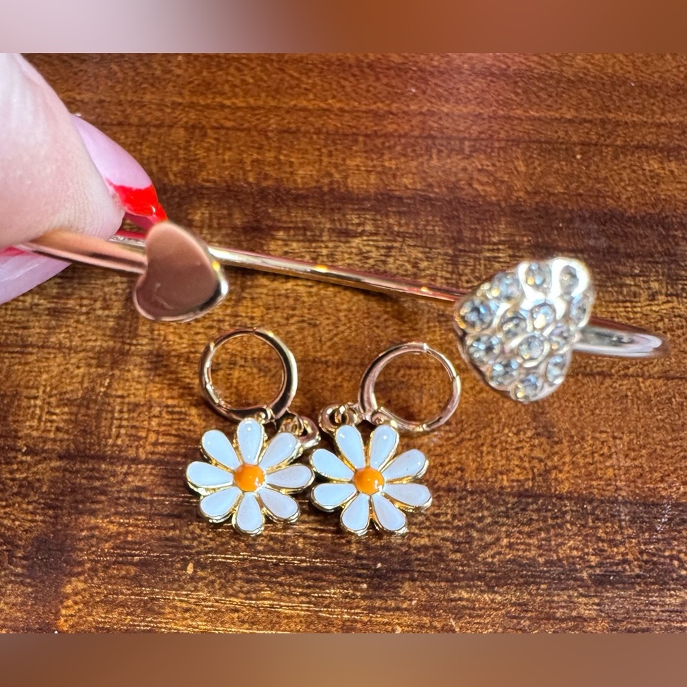 Goldtone Daisy Earrings and Heart Bracelet Set